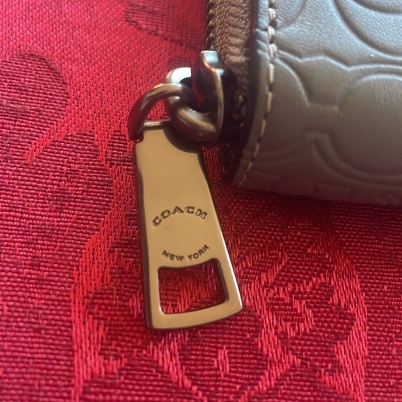 Brand New Coach Genuine Leather Heather Grey Accordion Zip Around Wallet - Picture 4 of 16